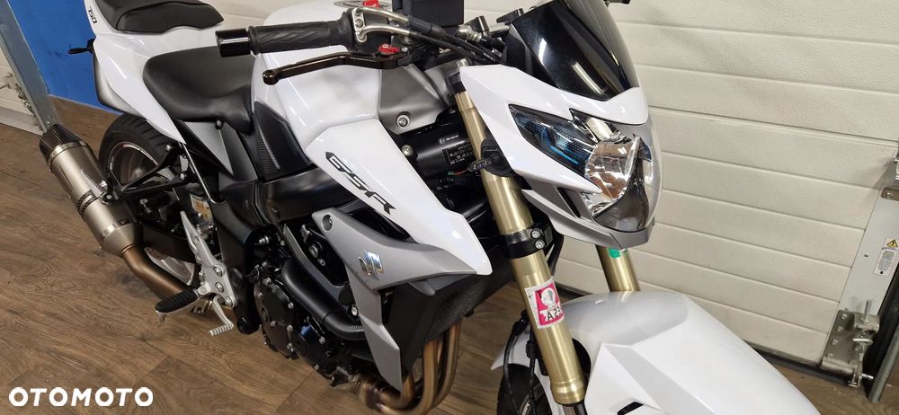 Suzuki GSR - 3