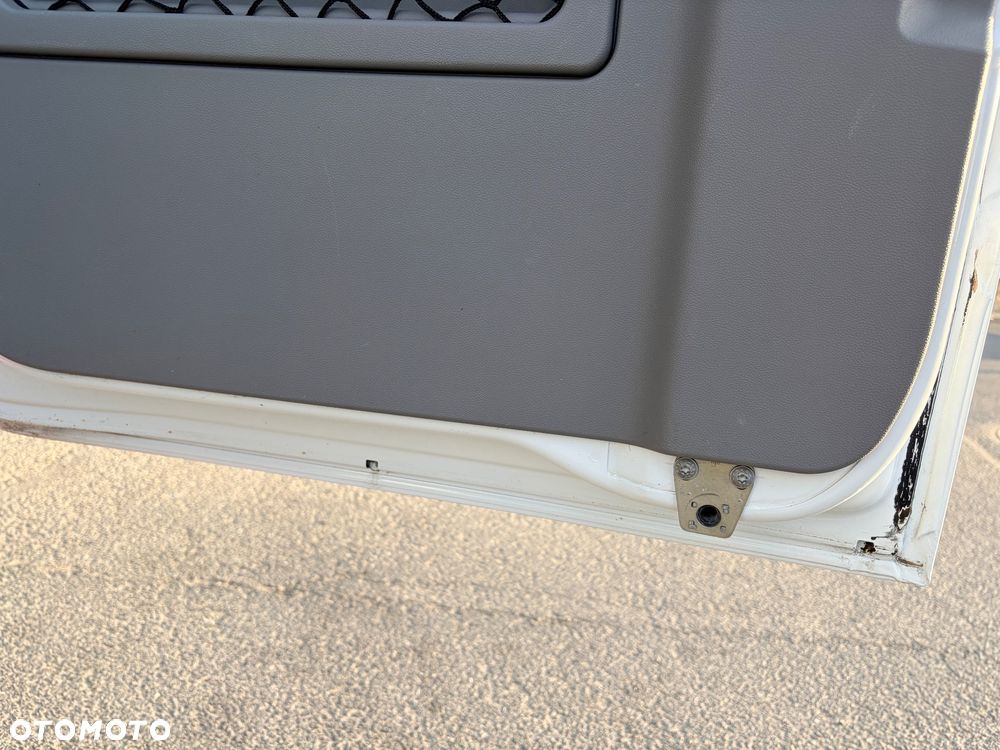 Mercedes-Benz 513 - 8