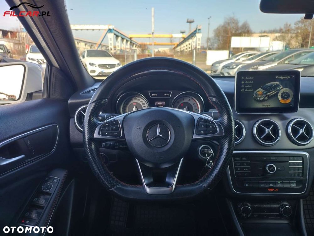 Mercedes-Benz GLA - 11