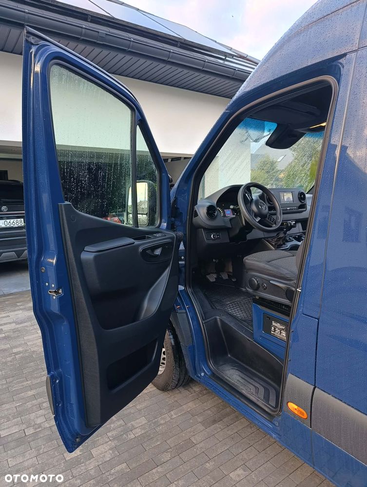 Mercedes-Benz Sprinter - 13