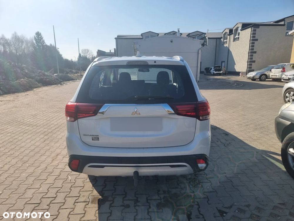 Mitsubishi Outlander - 8
