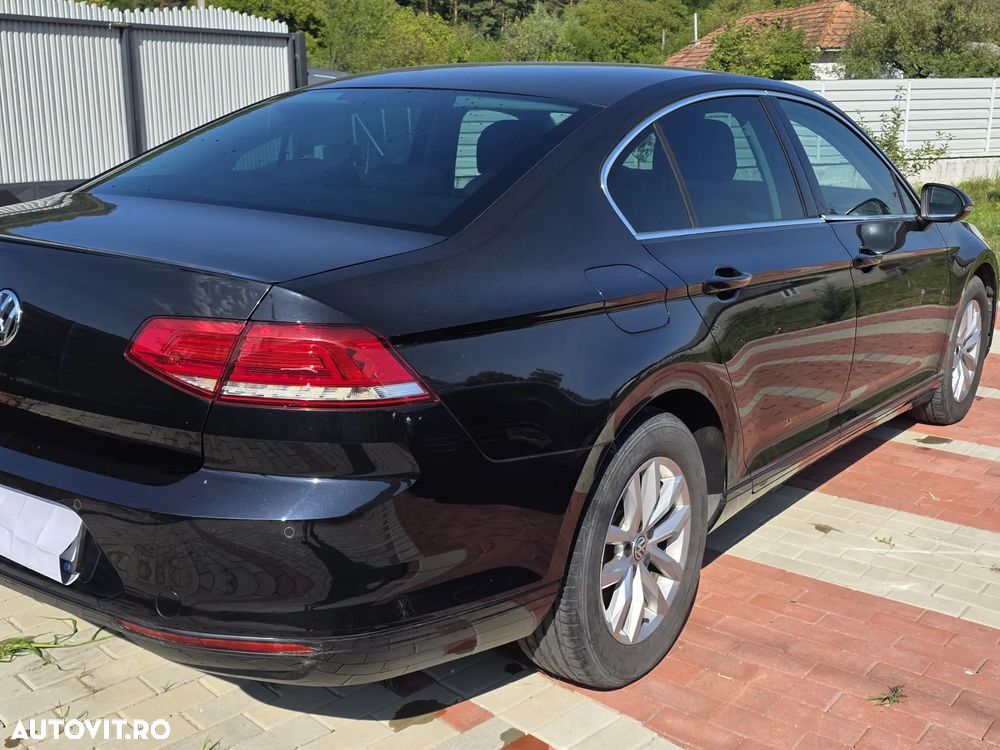 Volkswagen Passat 2.0 TDI Comfortline - 14