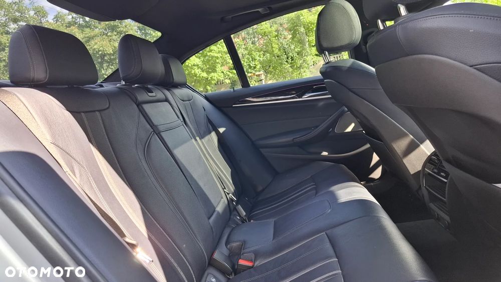 BMW Seria 5 530i Sport Line - 25