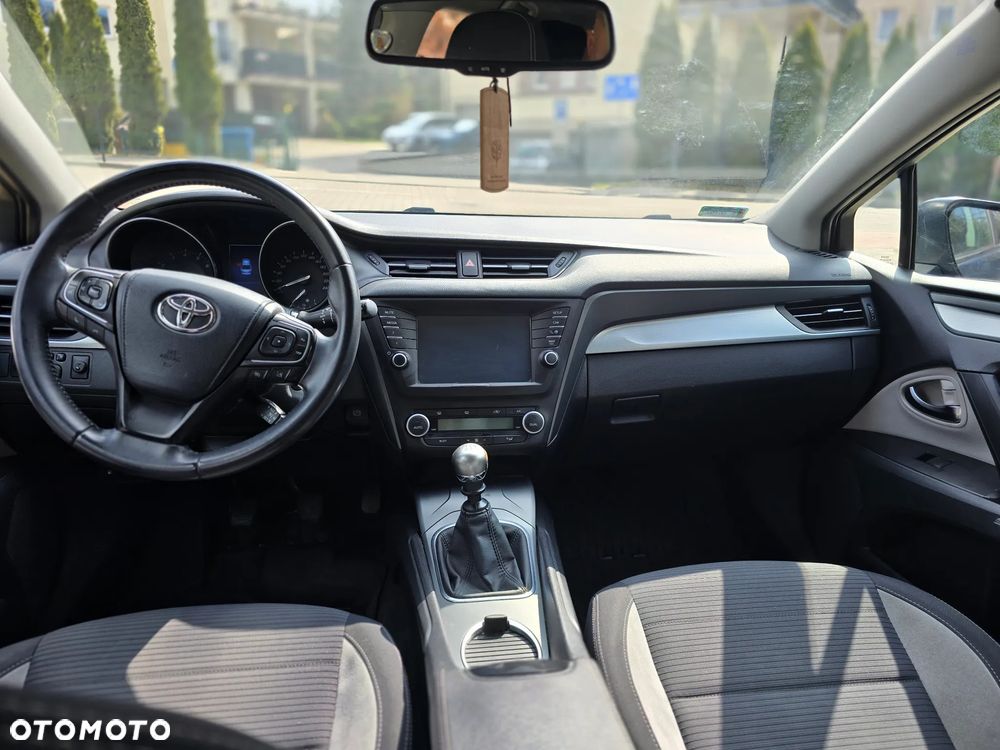 Toyota Avensis 1.8 Premium - 8