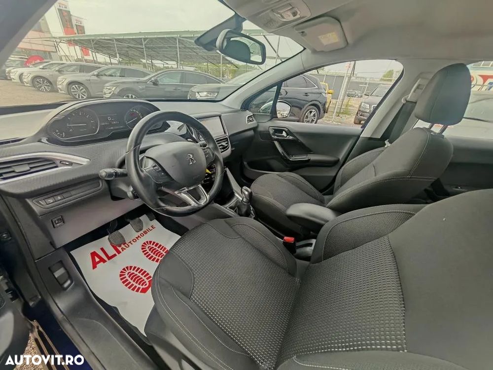 Peugeot 208 1.2 L PureTech Allure - 3