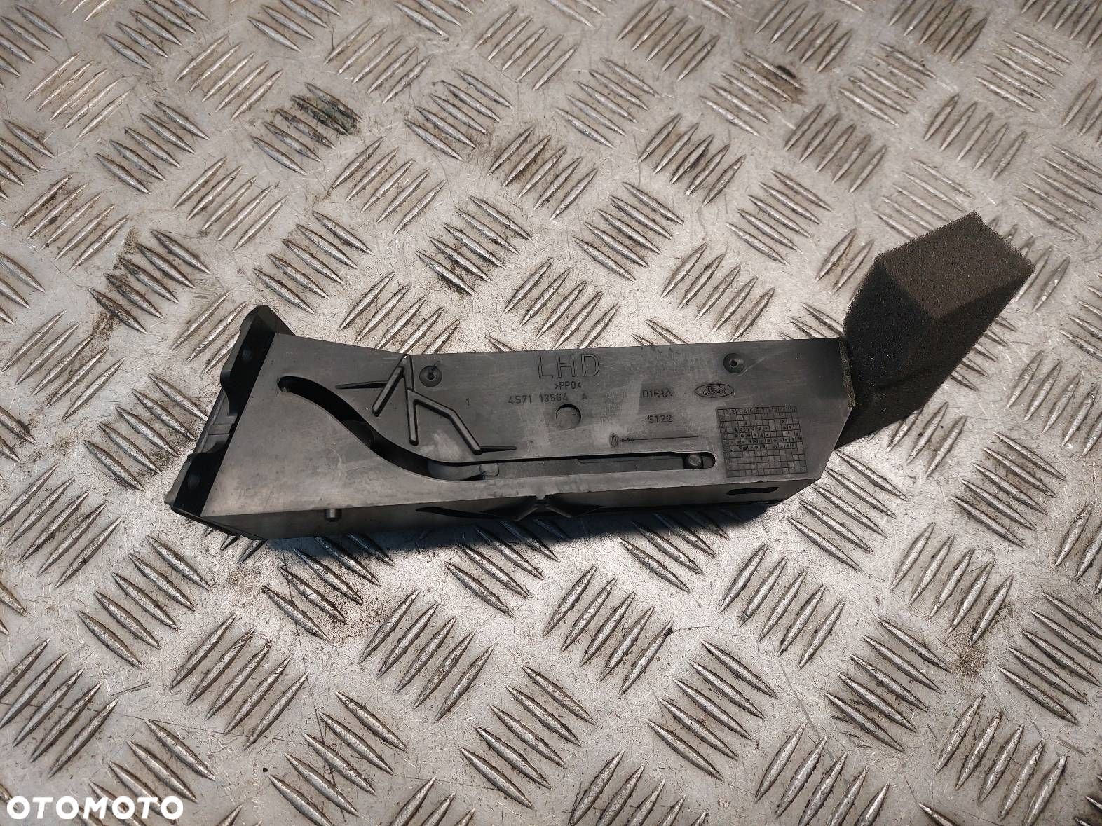 UCHWYT NA KUBEK CUPHOLDER FORD MONDEO MK3 LIFT 4S7113564A - 1