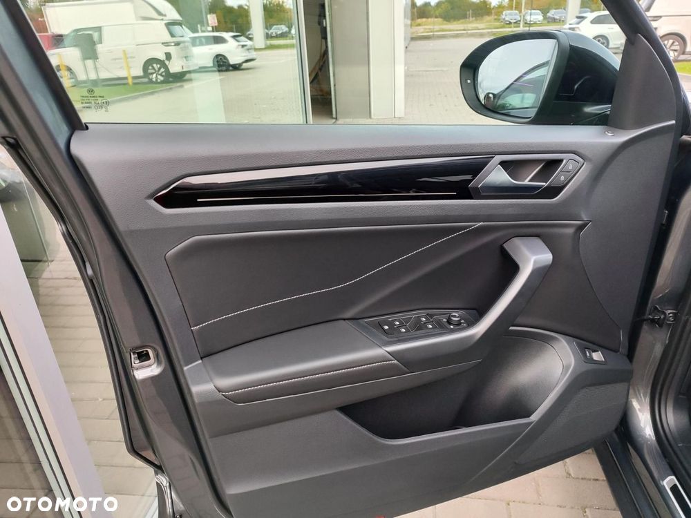 Volkswagen T-Roc - 15