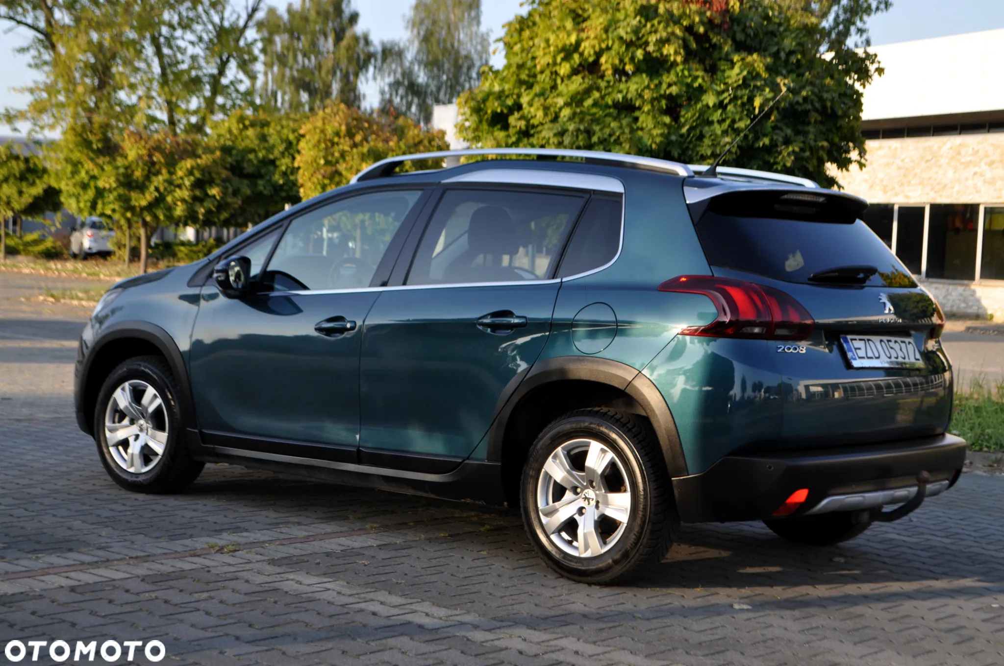Peugeot 2008 1.6 BlueHDi Allure S&S - 12