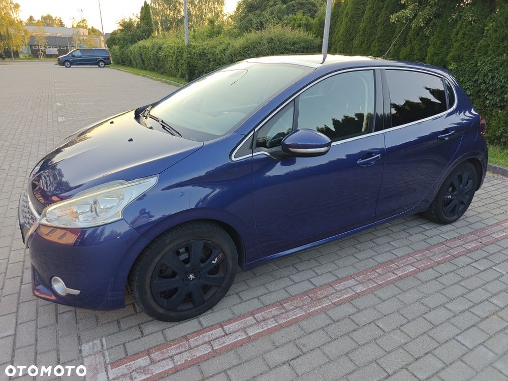 Peugeot 208 - 1