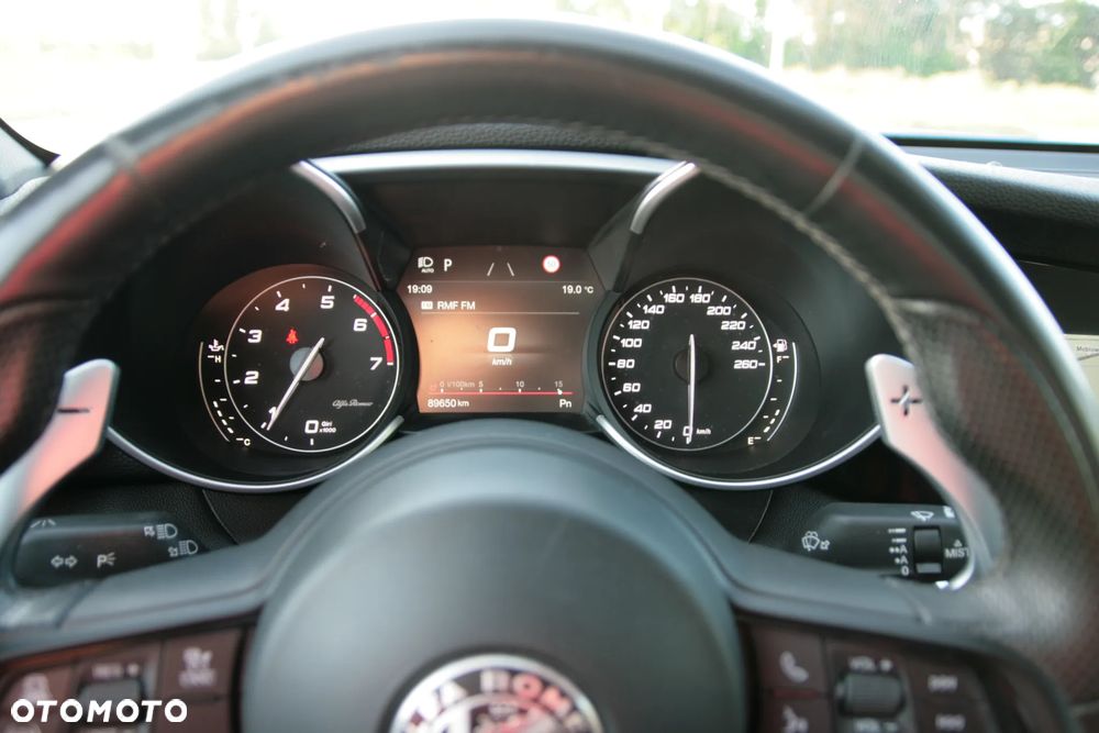 Alfa Romeo Giulia 2.0 Turbo 16V AT8-Q4 Veloce - 10