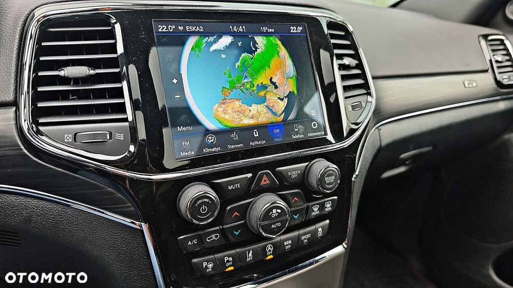 Jeep Grand Cherokee - 24