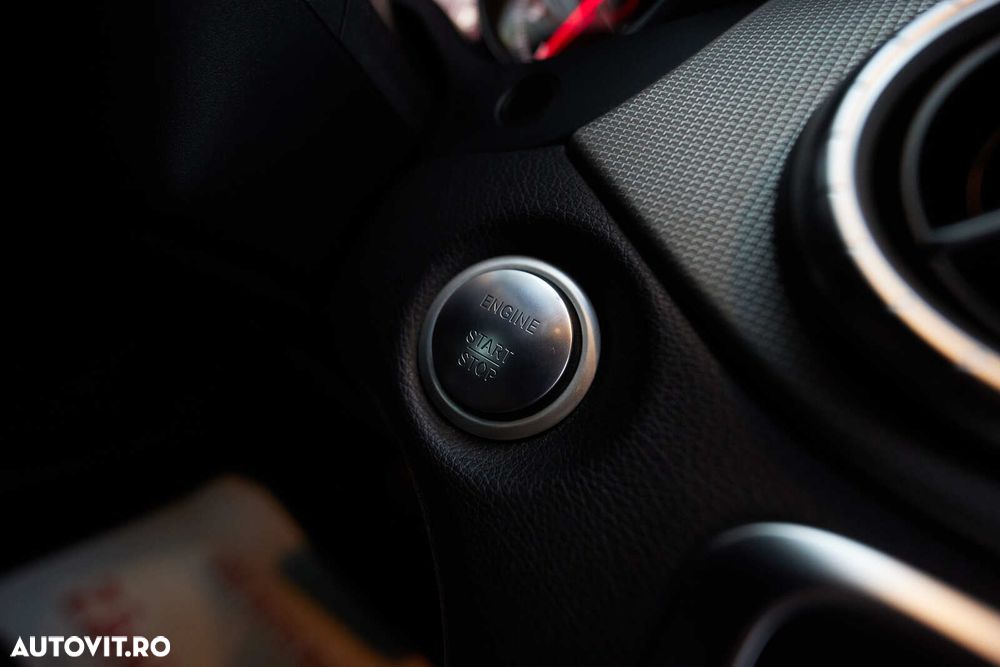 Mercedes-Benz CLA - 12