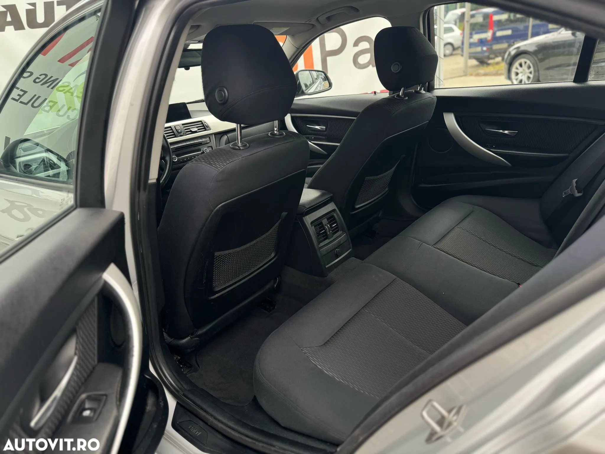 BMW Seria 3 318d Touring Aut. - 29