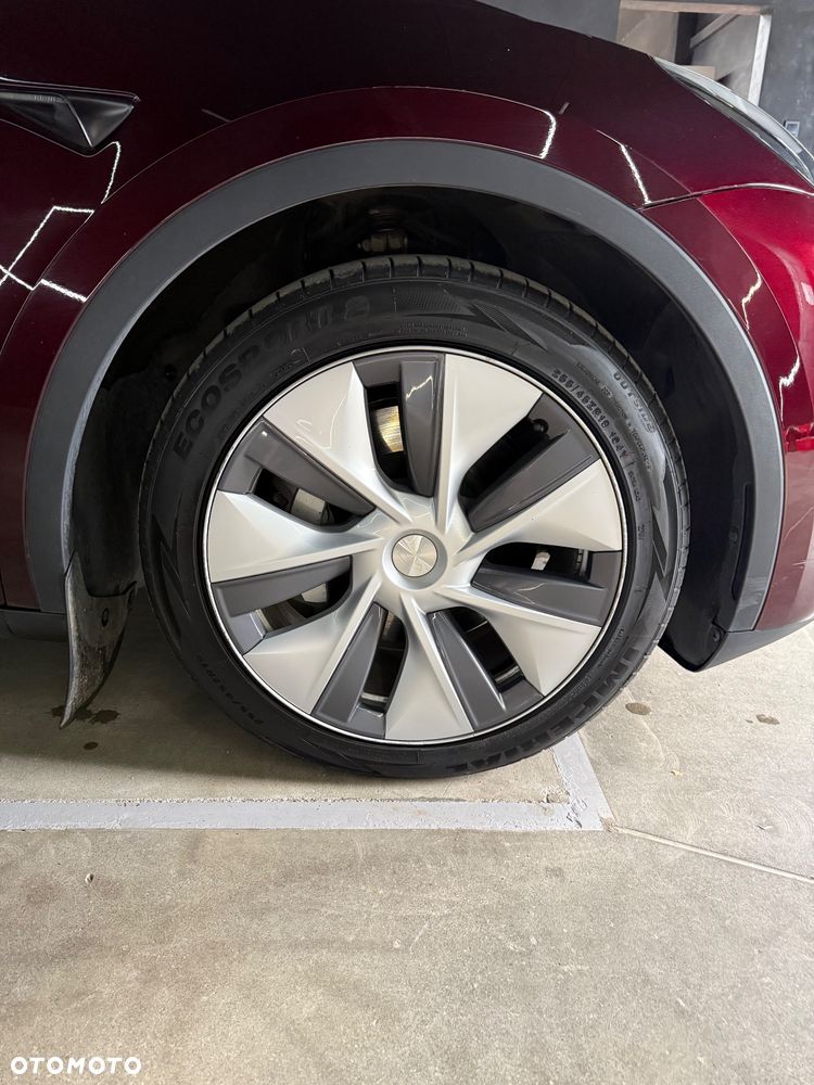 Tesla Model Y - 4