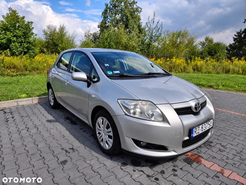 Toyota Auris 1.6 VVT-i Sol - 1