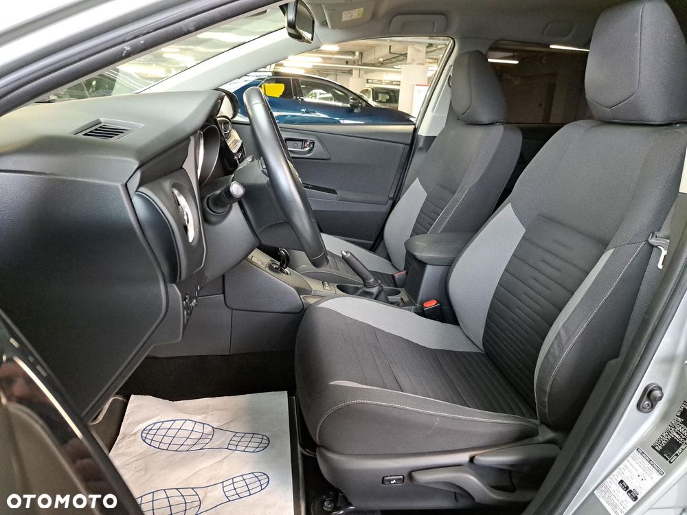 Toyota Auris Hybrid 135 Premium - 12