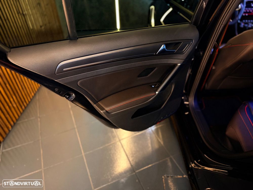 VW Golf GTI TCR 2.0 TSI OPF DSG - 21