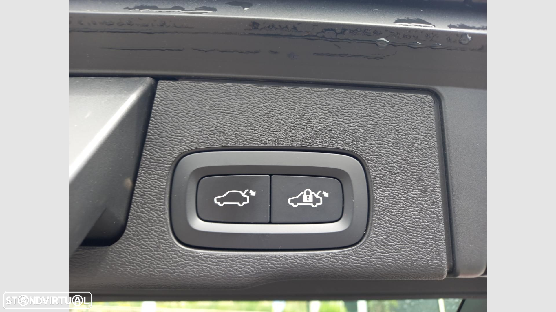 Volvo XC 60 2.0 B4 Momentum Plus - 23