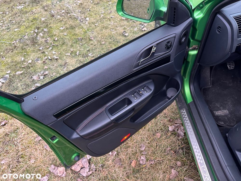 Skoda Octavia Combi 2.0 TDI DPF RS - 23