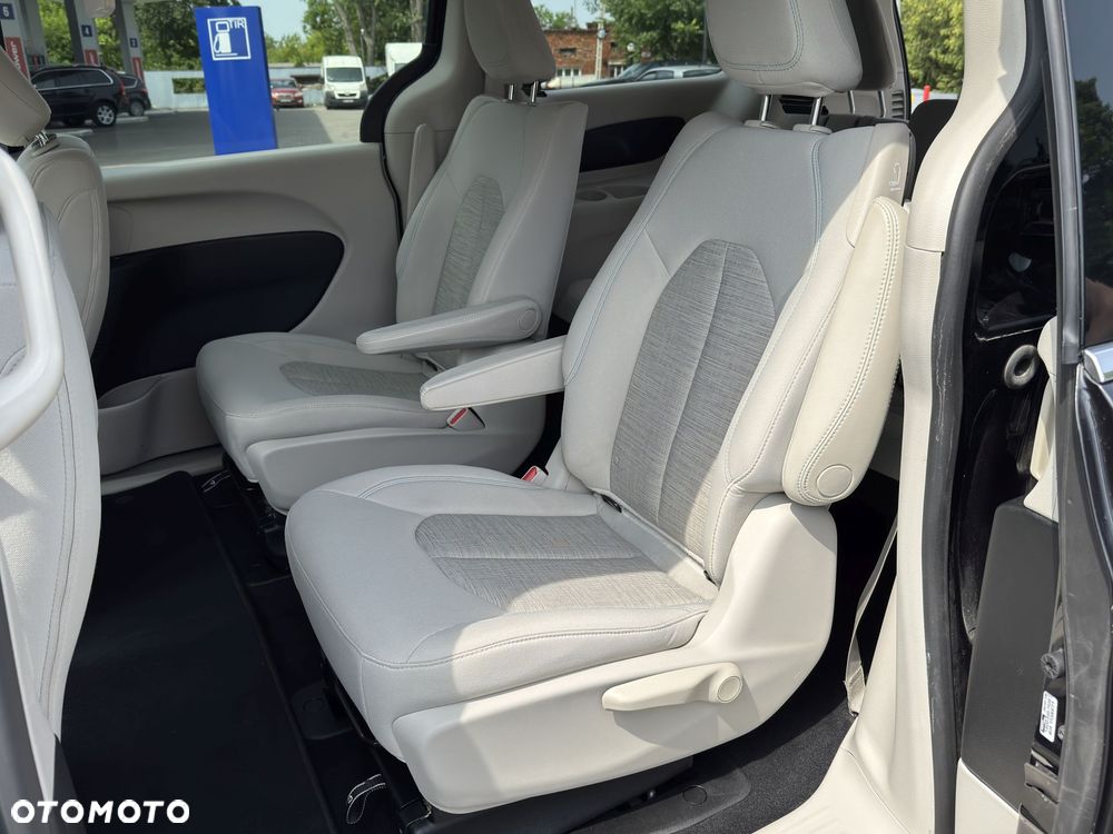 Chrysler Pacifica - 20