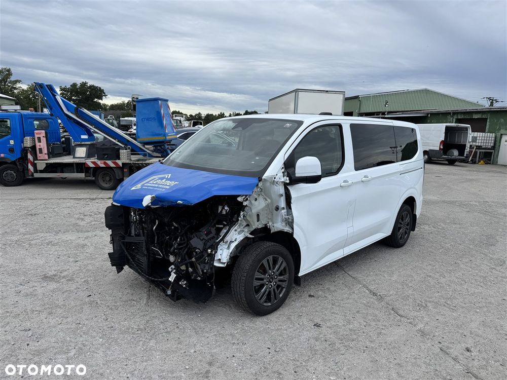 Ford Tourneo Custom - 2