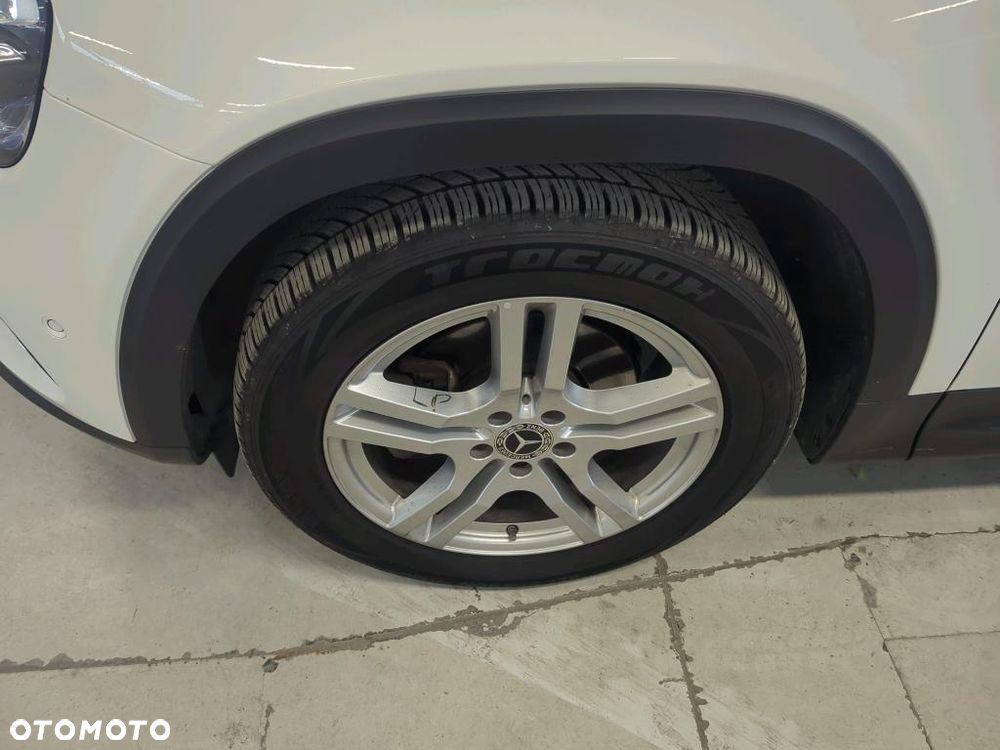 Mercedes-Benz GLB 200 7G-DCT - 5