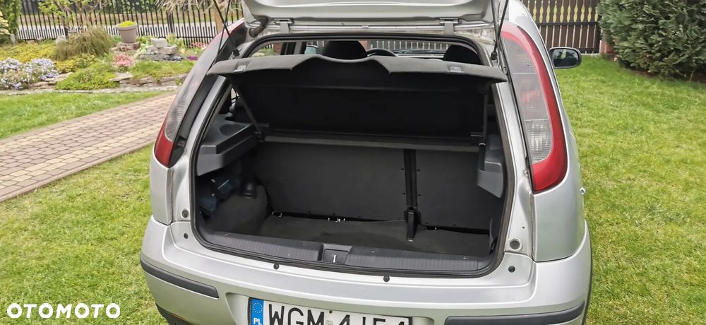 Opel Corsa 1.4 16V Essentia - 11