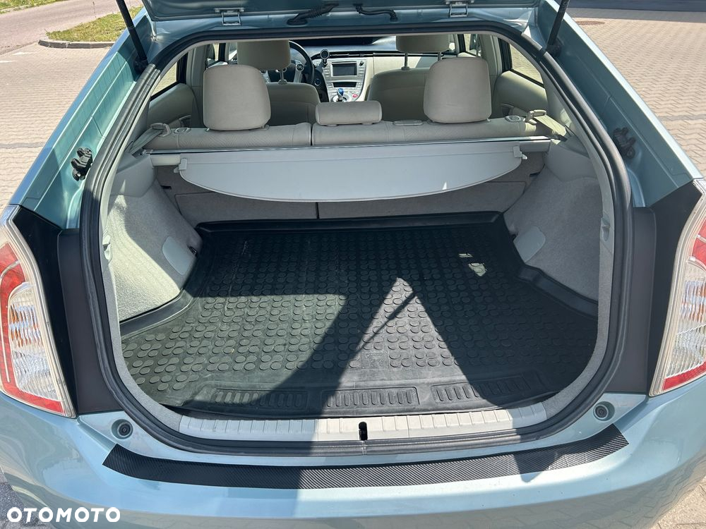 Toyota Prius (Hybrid) - 14