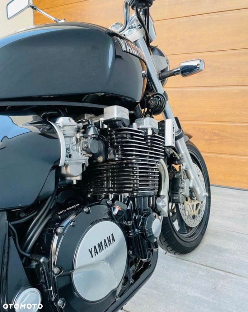 Yamaha XJR - 12
