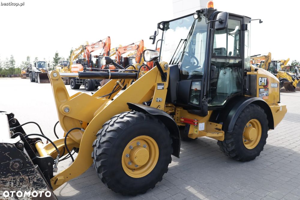 Caterpillar CAT 906M - 16