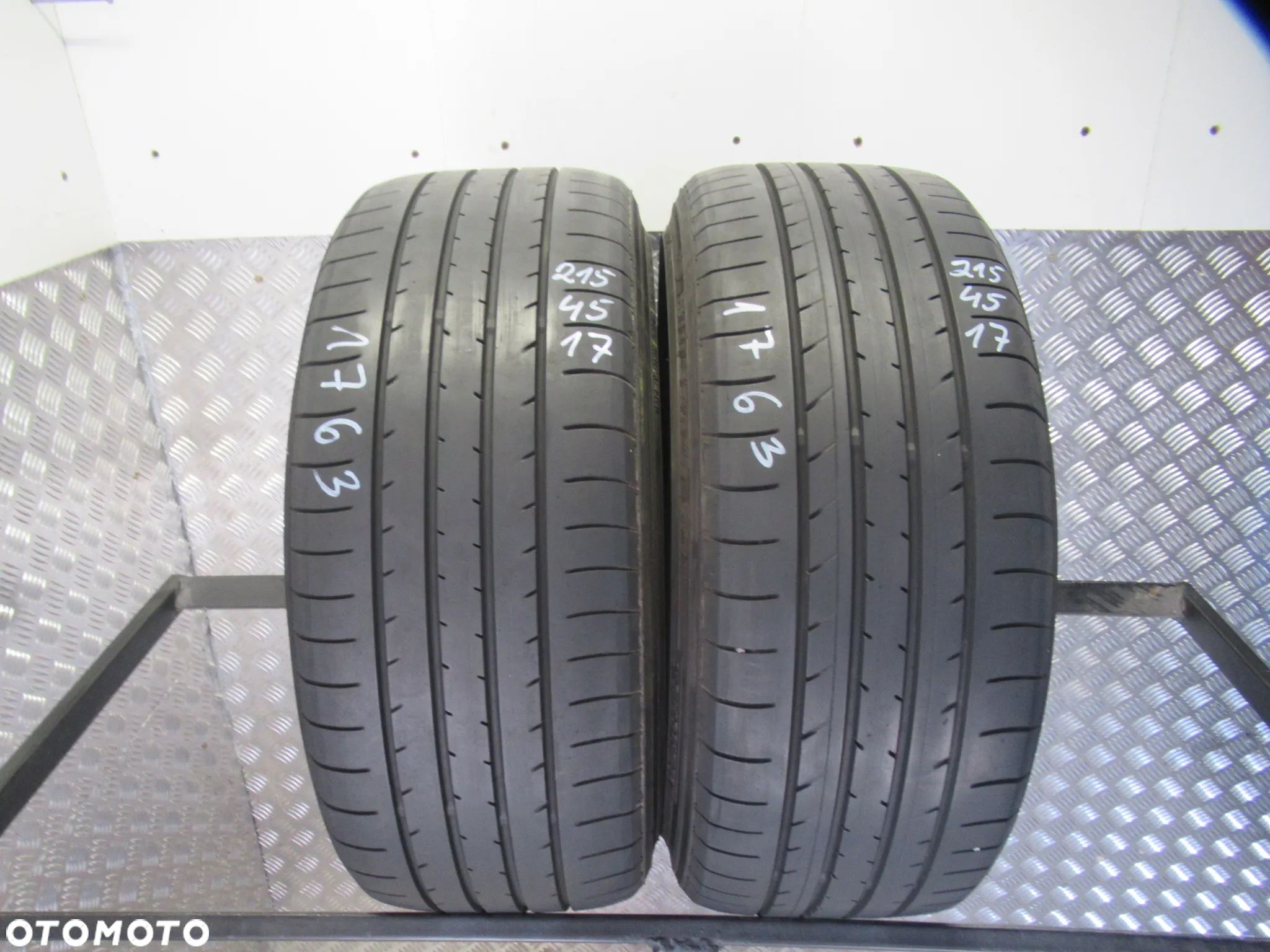 2x Yokohama BluEarth E70W7 215/45/17 87W nr.1763 - 1