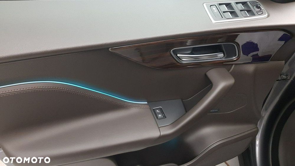 Jaguar F-Pace - 25
