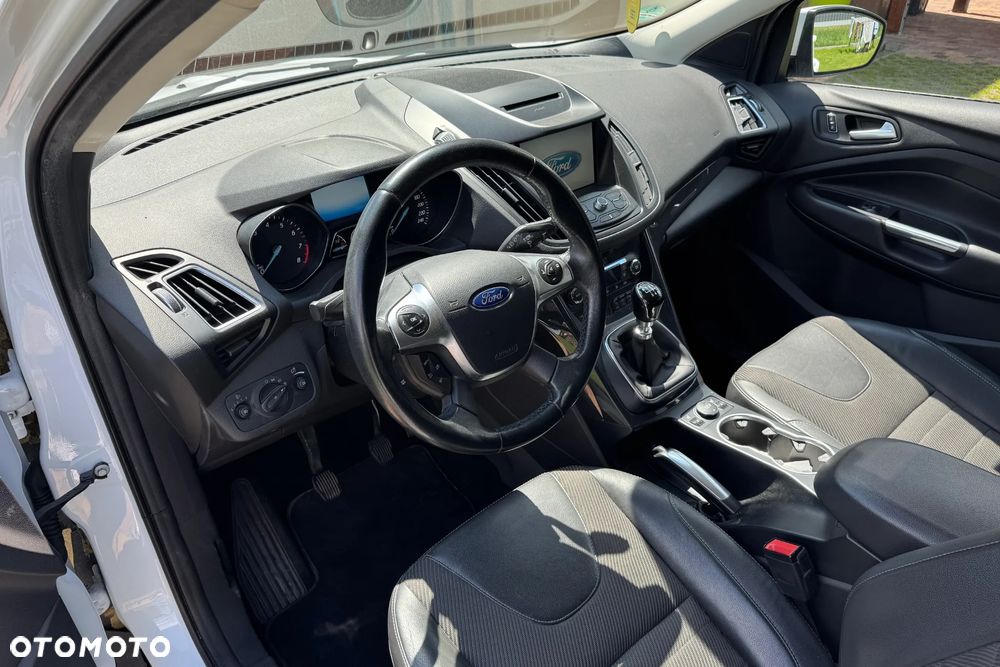 Ford Kuga 1.5 EcoBoost 2x4 Titanium - 9