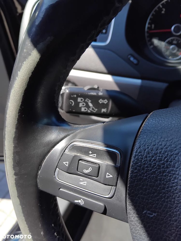 Volkswagen Jetta 2.0 TDI Highline - 9
