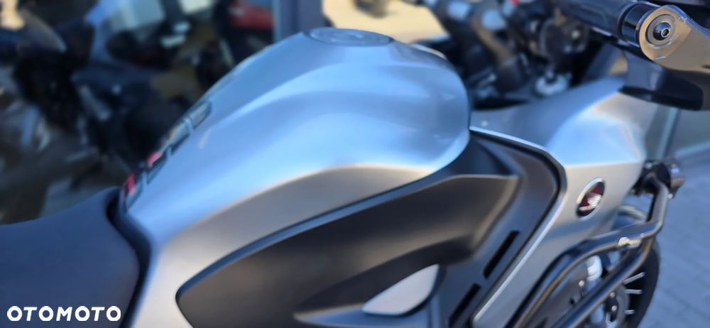 Honda VFR - 13