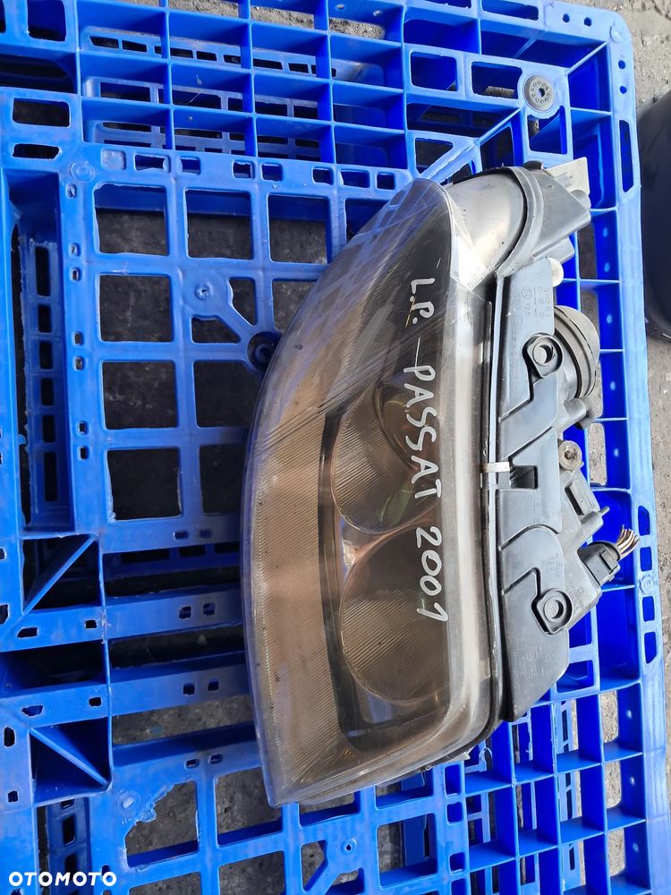 Volkswagen Passat B5 Lampa przednia lewa - 1