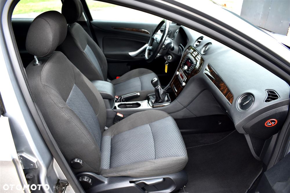 Ford Mondeo 2.0 Ghia X100 / X - 29