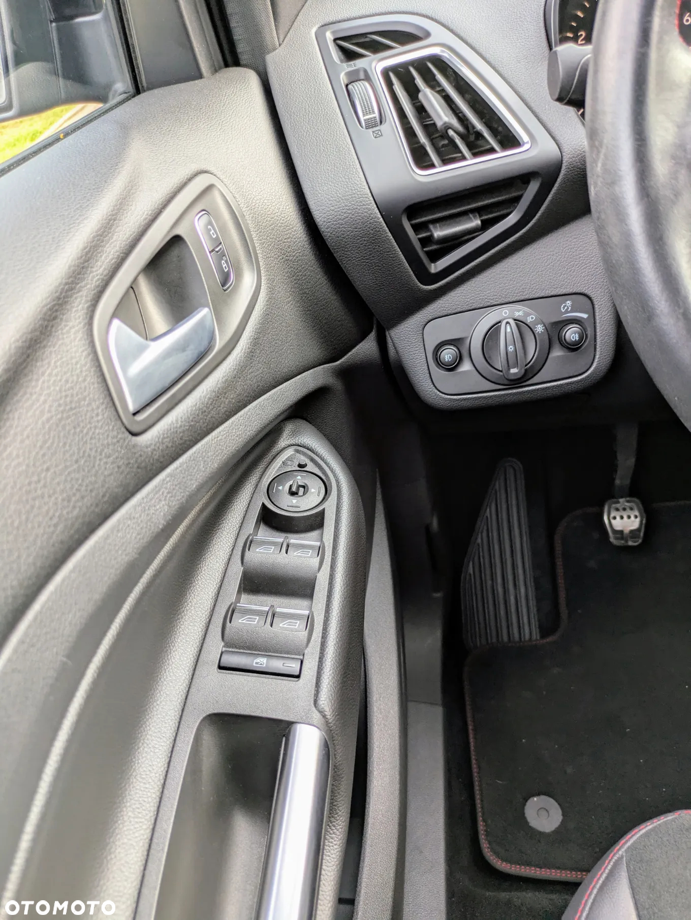 Ford Kuga 1.5 EcoBoost 2x4 ST-Line - 26
