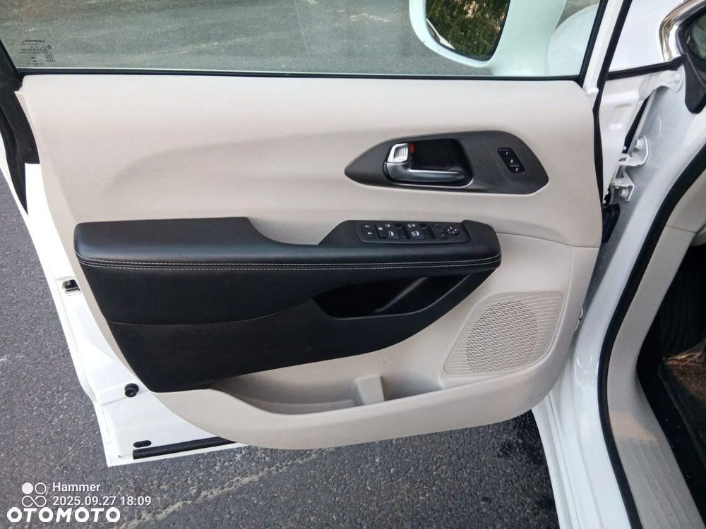 Chrysler Pacifica - 15