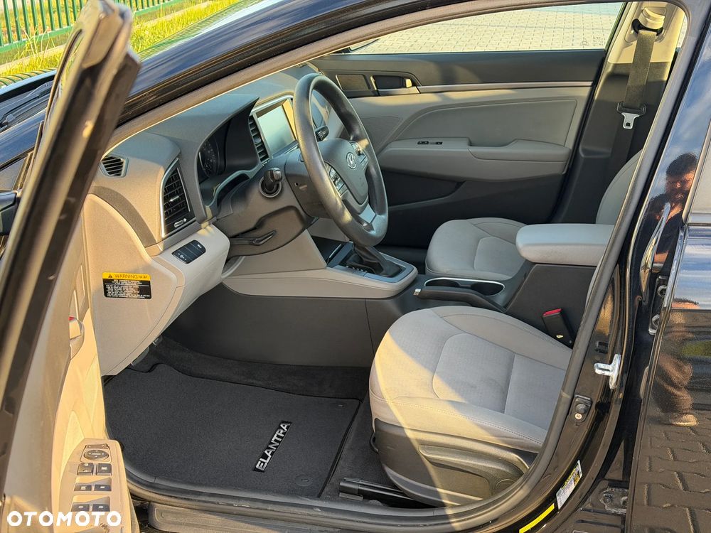 Hyundai Elantra - 26