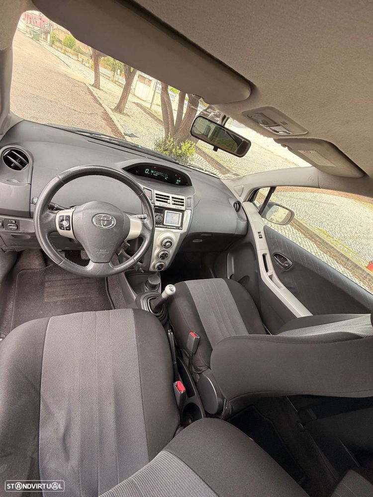 Toyota Yaris 1.0 VVT-i Sol High Pack VSC+TRC - 17