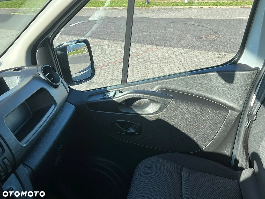 Renault Trafic - 12