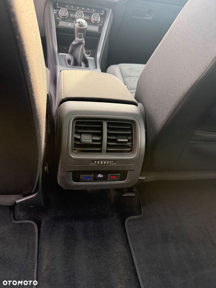 Volkswagen Touran 2.0 TDI BMT Highline - 32