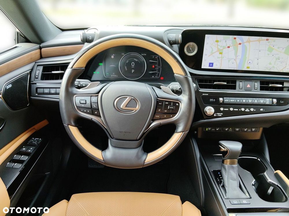Lexus ES 300h Omotenashi - 18