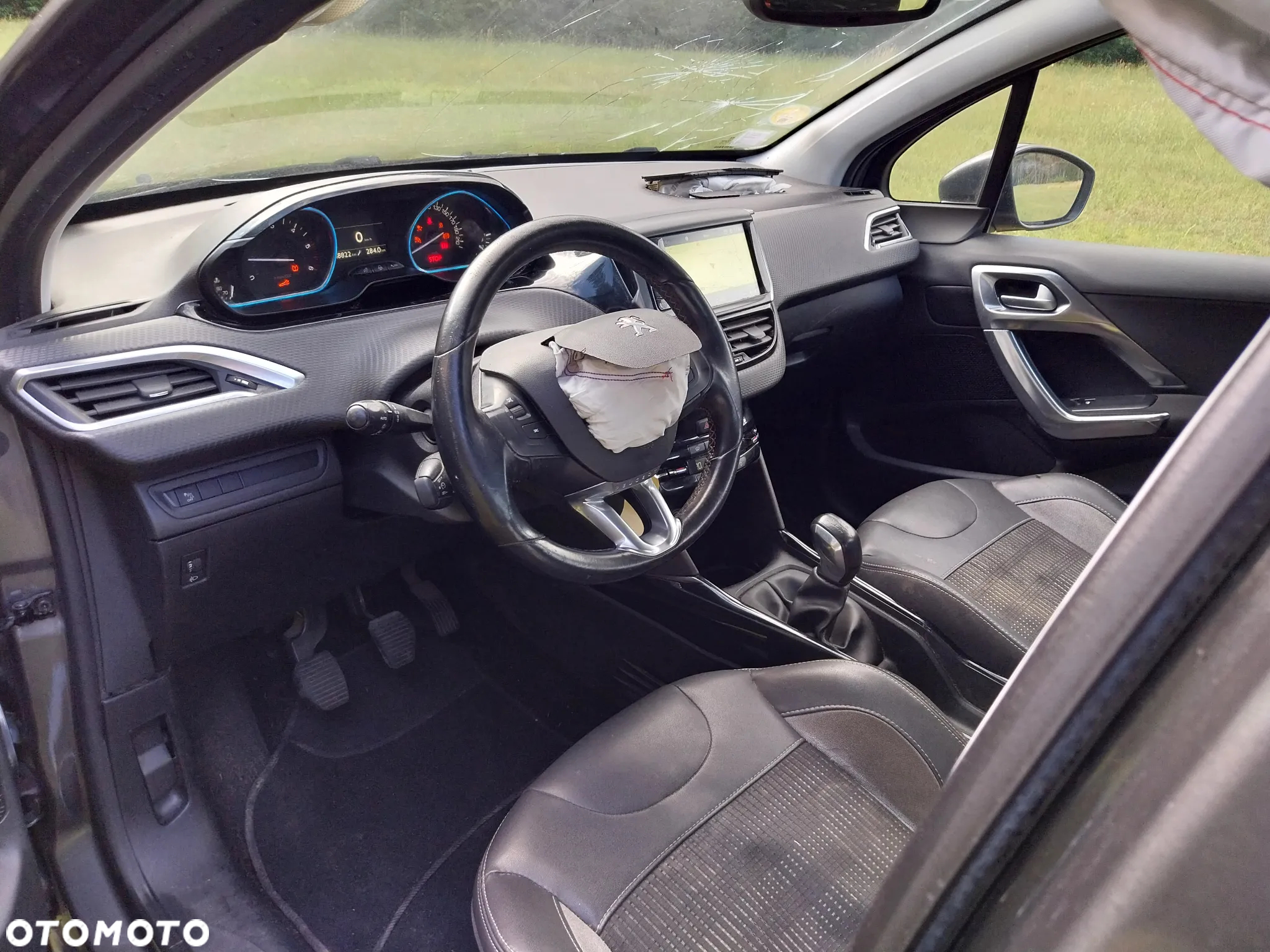 Peugeot 2008 1.6 BlueHDi Allure S&S - 14