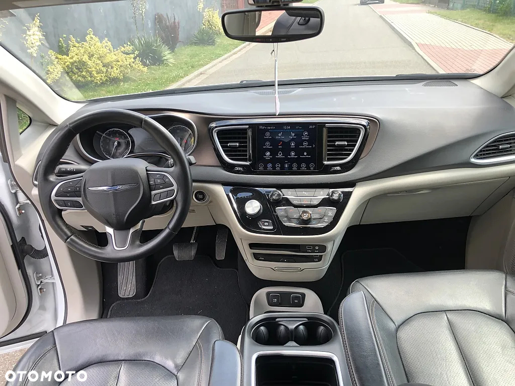Chrysler Pacifica - 12