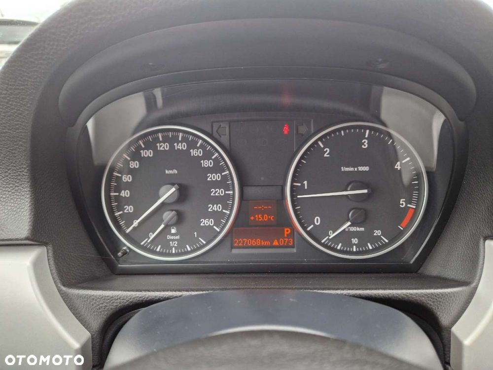BMW Seria 3 318d Touring - 11