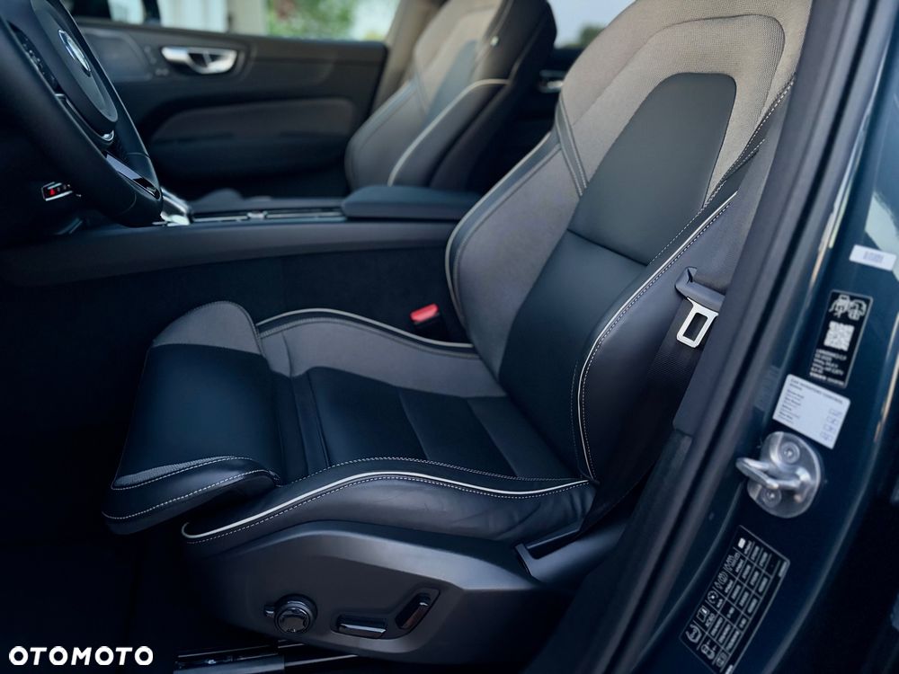 Volvo XC 60 B5 B AWD Ultra Black Edition - 31