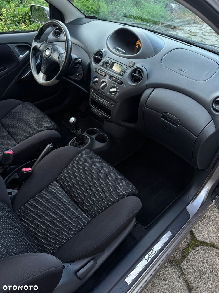 Toyota Yaris - 10