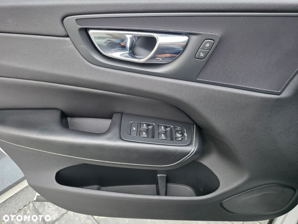 Volvo XC 60 D4 SCR R-Design - 18